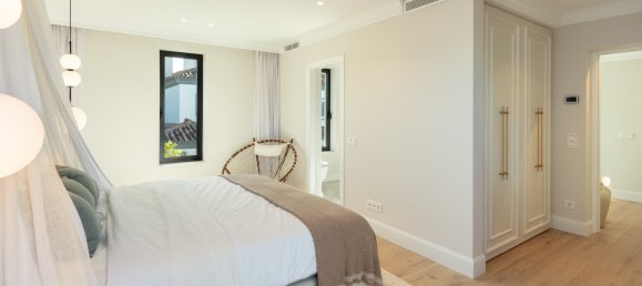 5 bedrooms Villa in Marbella, Spain No. 69832 25