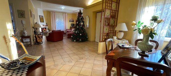 Вилла с 9 комнатами в Фонди, Италия № 118106 4