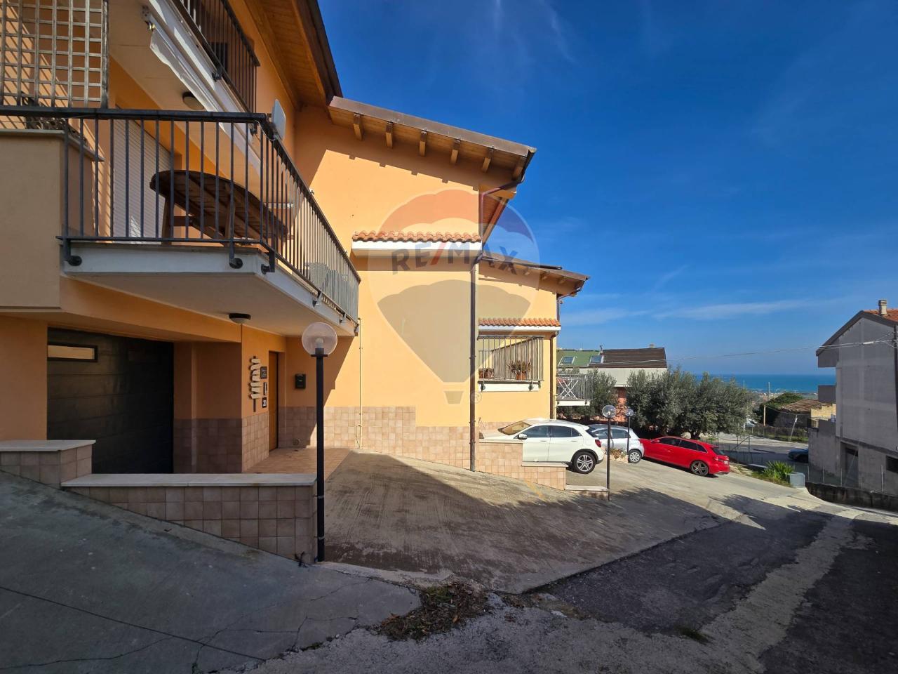 5 rooms House in Ortona, Italy No. 29643