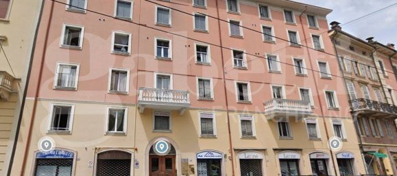 3 bedrooms Apartment in Modena, Italy No. 58198 2