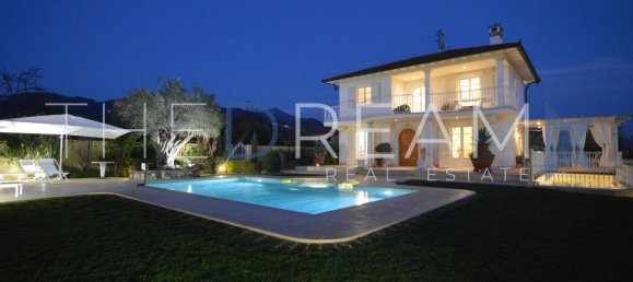 7 rooms Villa in Forte dei Marmi, Italy No. 35780 5