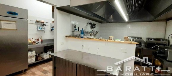 Imóvel comercial de 5 divisões em Quistello, Italy N.º 6626 20