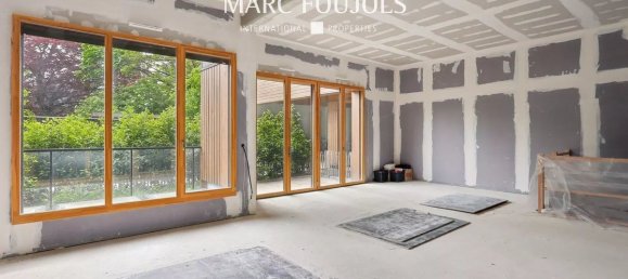 58m² Commercial property in Montreuil, France No. 161574 3