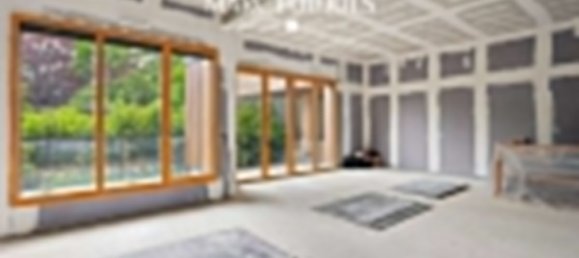 58m² Commercial property in Montreuil, France No. 161574 2