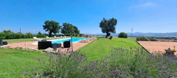 9 rooms House in Castiglione del Lago, Italy No. 116080 13