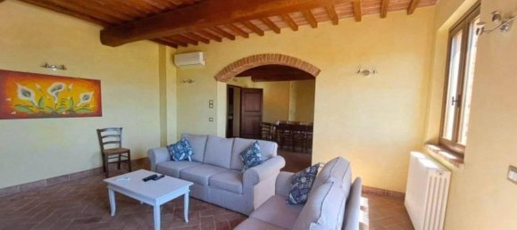 9 rooms House in Castiglione del Lago, Italy No. 116080 19