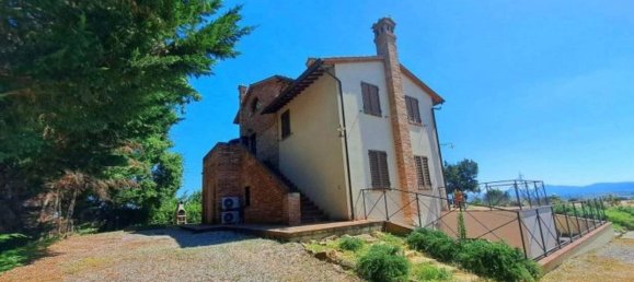 9 rooms House in Castiglione del Lago, Italy No. 116080 3