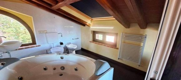 9 rooms House in Castiglione del Lago, Italy No. 116080 33