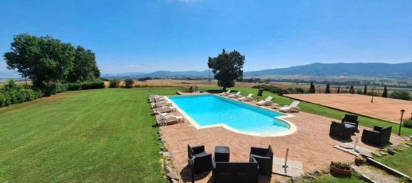 9 rooms House in Castiglione del Lago, Italy No. 116080 11
