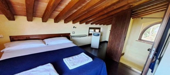 9 rooms House in Castiglione del Lago, Italy No. 116080 29