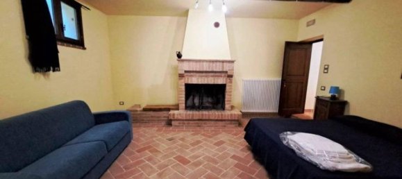 9 rooms House in Castiglione del Lago, Italy No. 116080 22