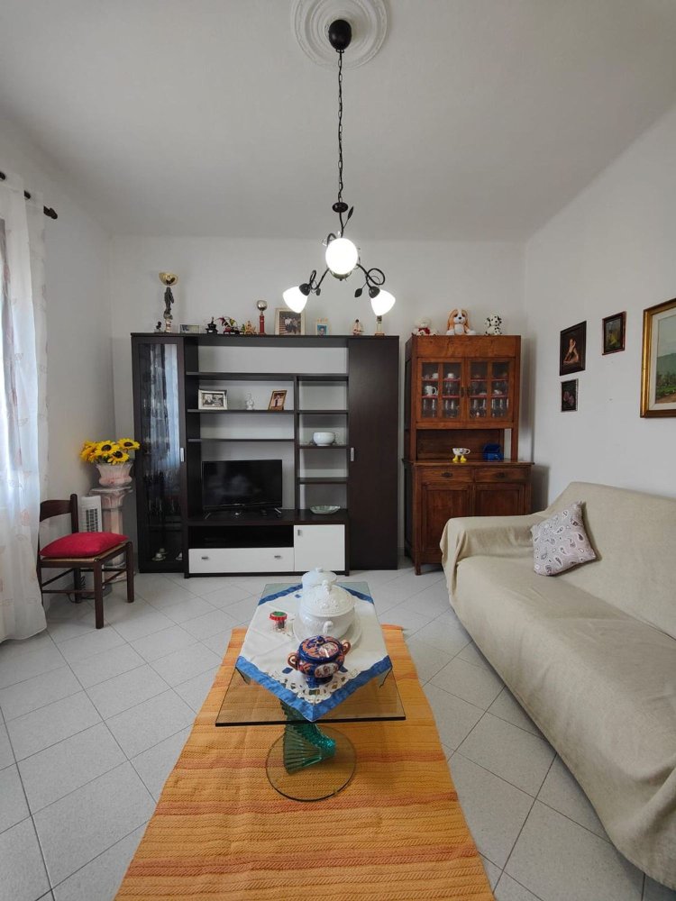 7 rooms House in Aulla, Italy No. 110901