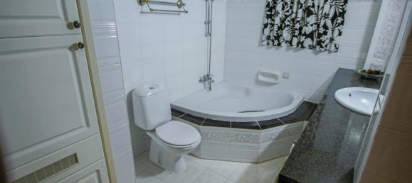 5 bedrooms Villa in Deryneia, Cyprus No. 22313 19