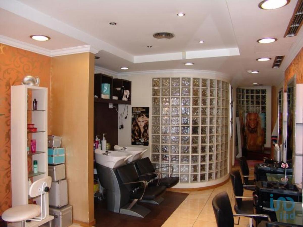 57m² Shop in Santa Cruz, Portugal No. 1927