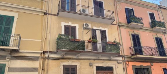 3 rooms Building in Bari, Italy No. 22530 2