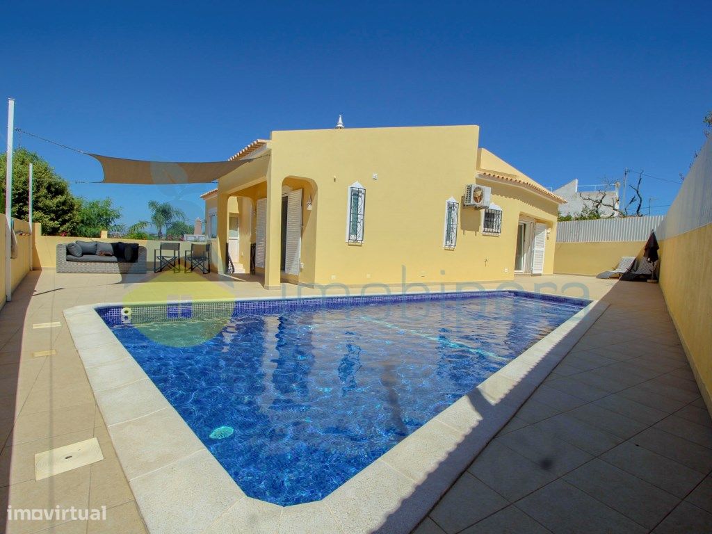 Casa de 3 dormitorios en Albufeira, Portugal No. 330779