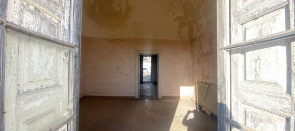 Дом с 7 комнатами в Matino, Италия № 142525 9