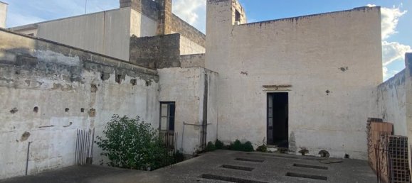 Дом с 7 комнатами в Matino, Италия № 142525 13