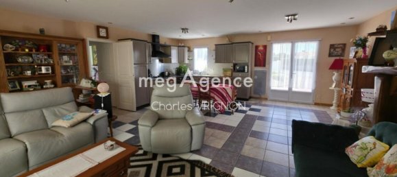 Casa de 3 dormitorios en Les Sables-d'Olonne, France No. 353450 3