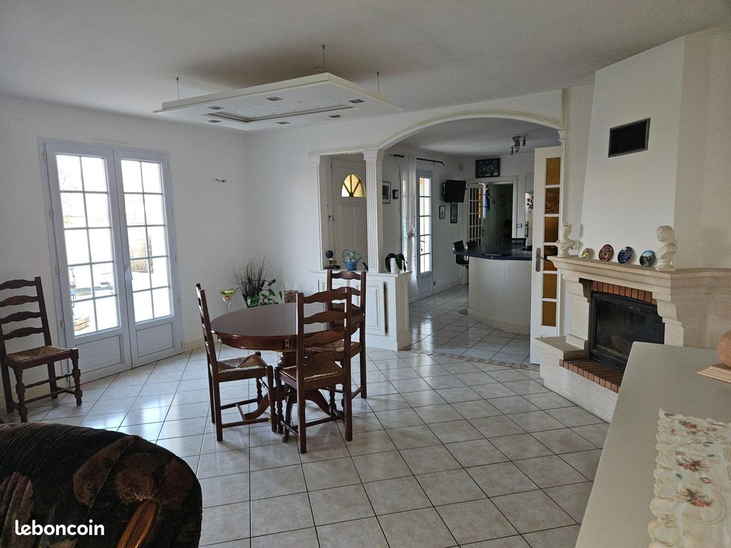 Дом с 4 спальнями в Туар, Франция № 95487