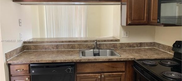 2 chambres propriété commerciale à louer à Miami, Miami-Dade, Florida, USA № 615699 10