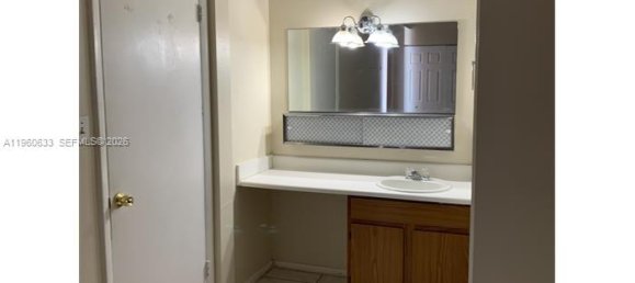 2 chambres propriété commerciale à louer à Miami, Miami-Dade, Florida, USA № 615699 5
