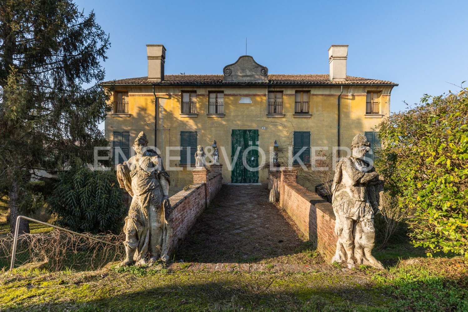 Villa de 16 dormitorios en Bondeno, Italy No. 132685