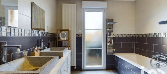 3 bedrooms House in Ostricourt, France No. 56319 3