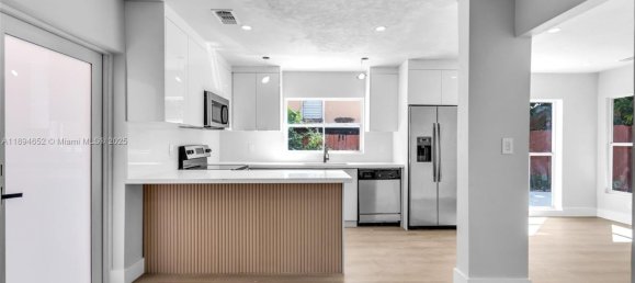 3 Schlafzimmer Villa in Miami, USA, Nr. 614228 11