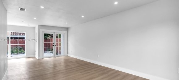 3 Schlafzimmer Villa in Miami, USA, Nr. 614228 5