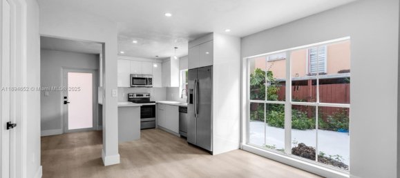 3 Schlafzimmer Villa in Miami, USA, Nr. 614228 8