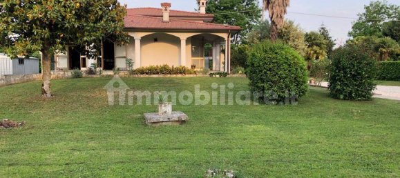 4 bedrooms Villa in Cadoneghe, Italy No. 321682 4