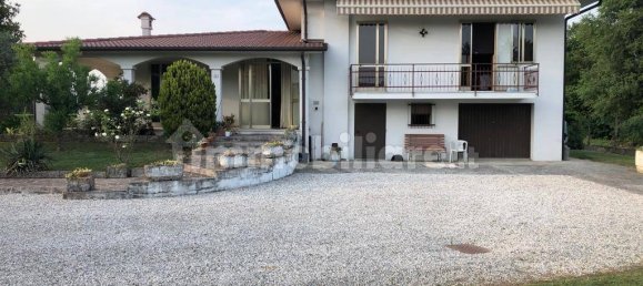 4 bedrooms Villa in Cadoneghe, Italy No. 321682 2