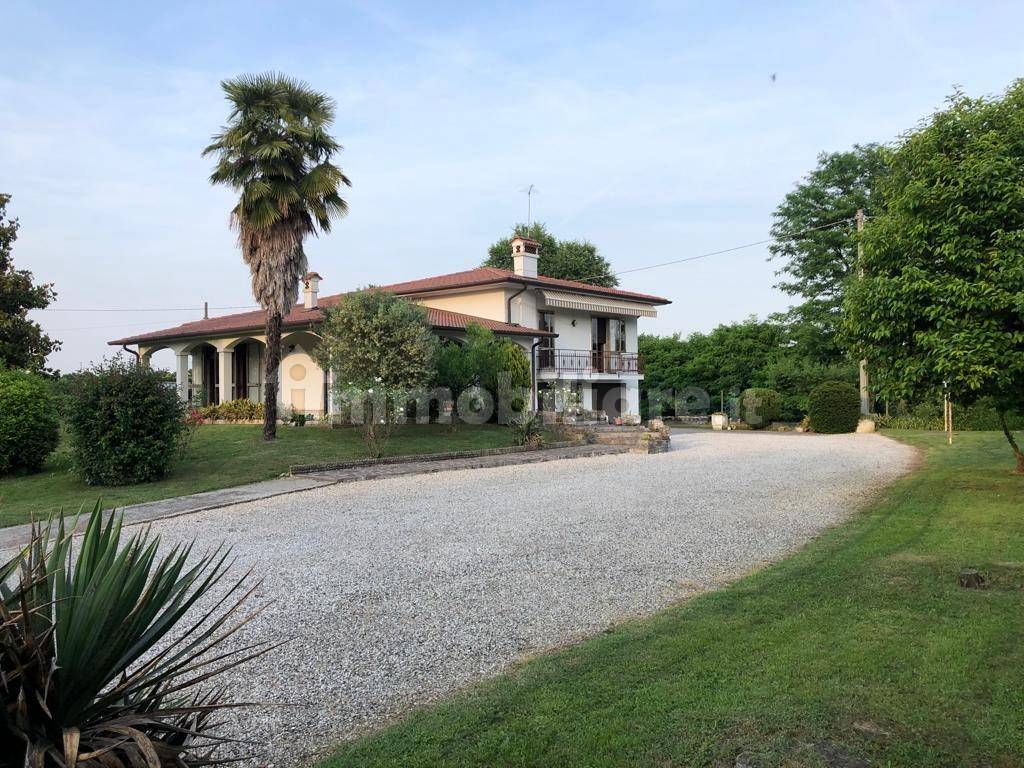 4 bedrooms Villa in Cadoneghe, Italy No. 321682