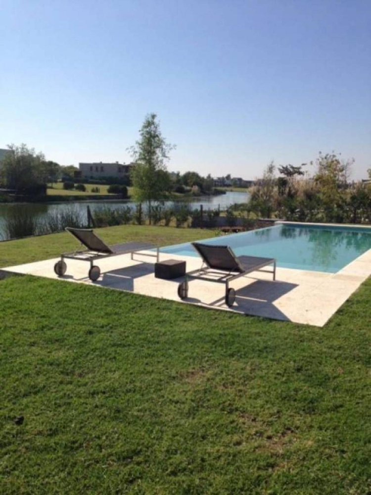 4 bedrooms House in Tigre, Argentina No. 16975