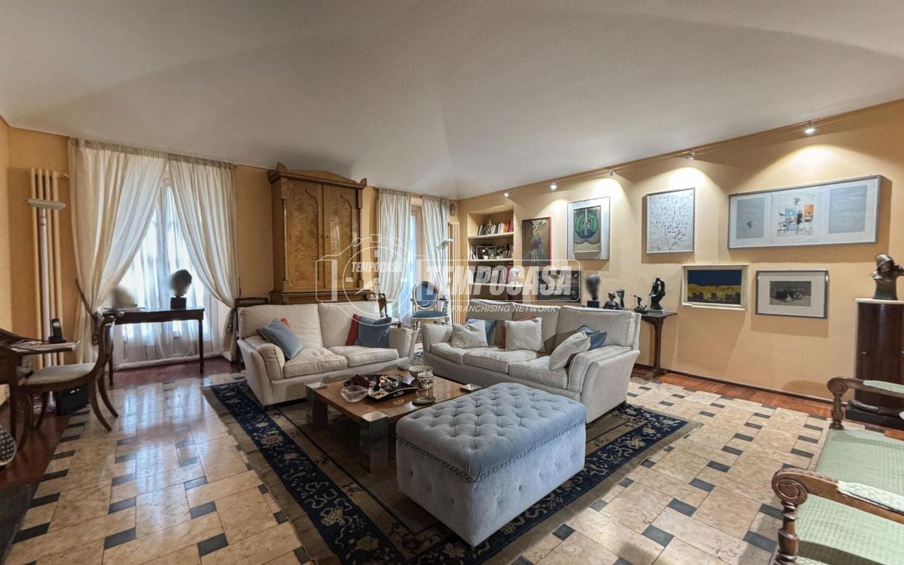 5-salle Appartement à Turin, Italy No. 39865