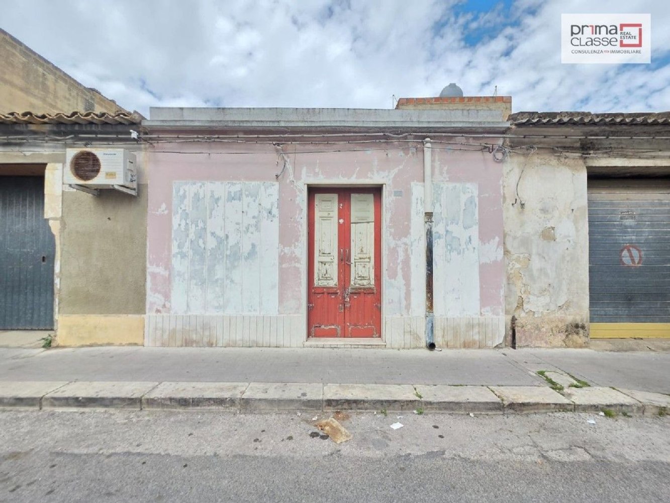 2 rooms House in Vittoria, Italy No. 123672