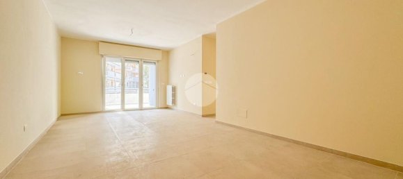 4 rooms Apartment in Teramo, Italy No. 269950 2