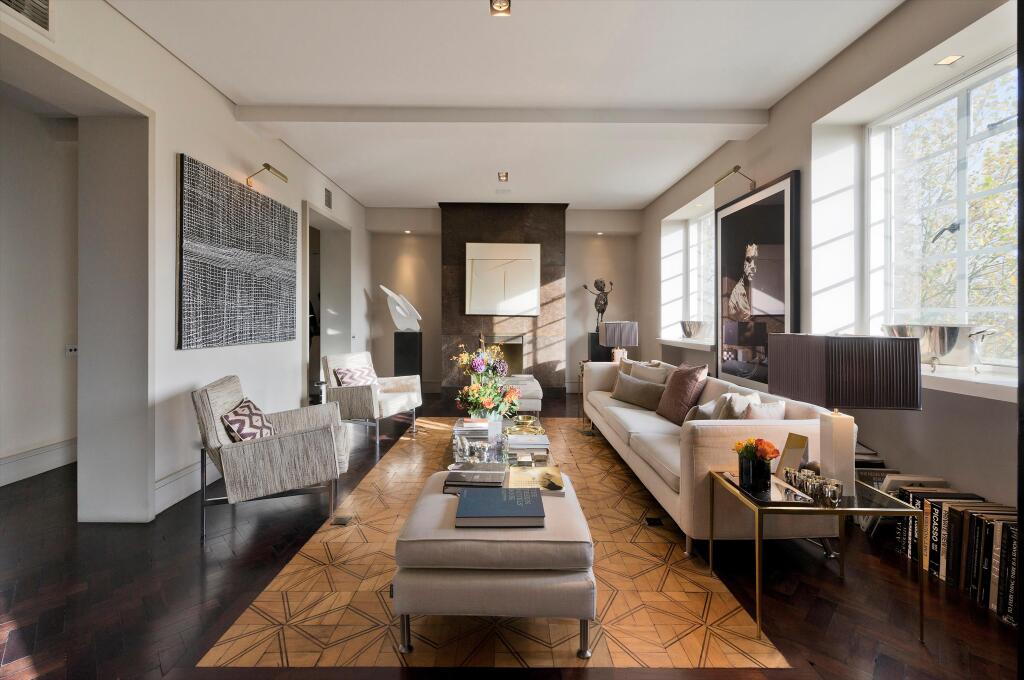 4 bedrooms Apartment in London, United Kingdom No. 7019