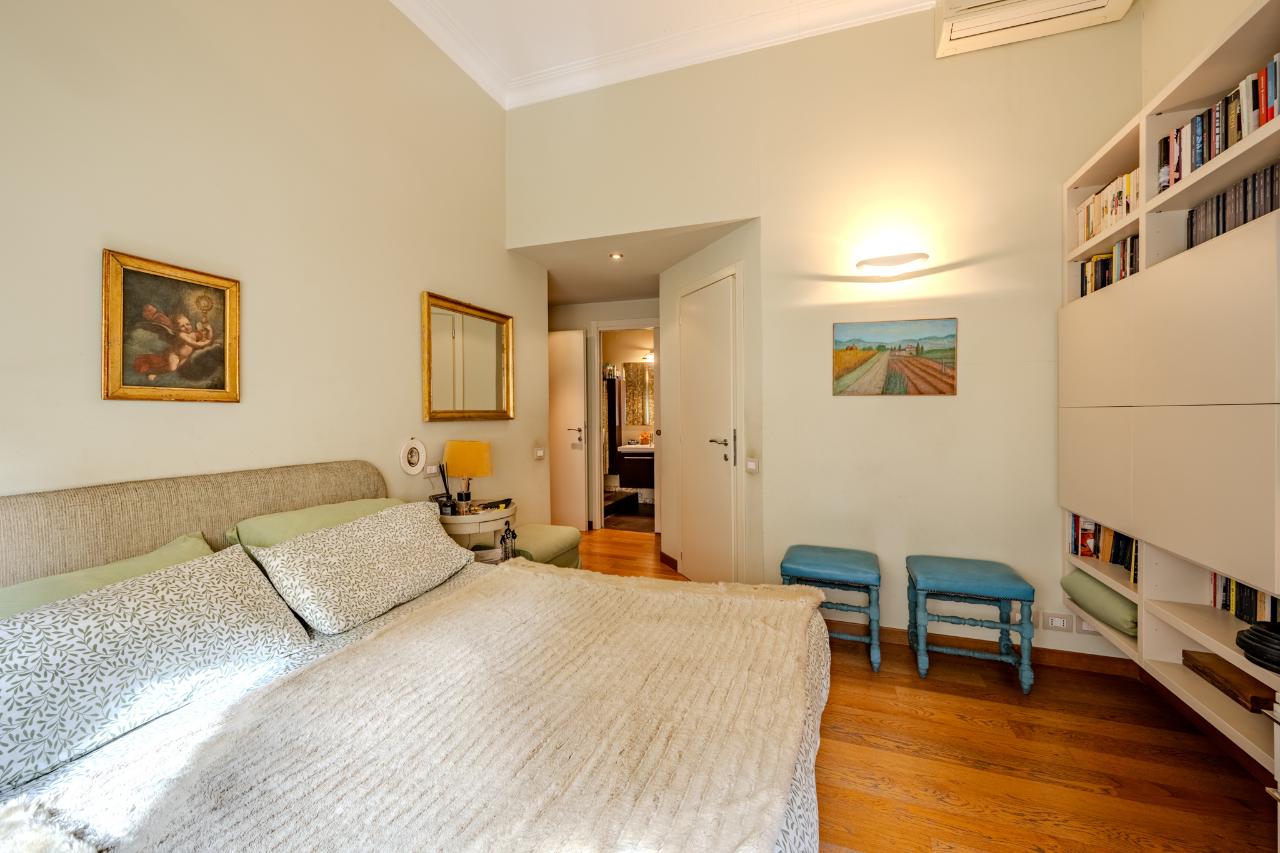 7غرفة شقة في Genoa, Italy رقم 14908