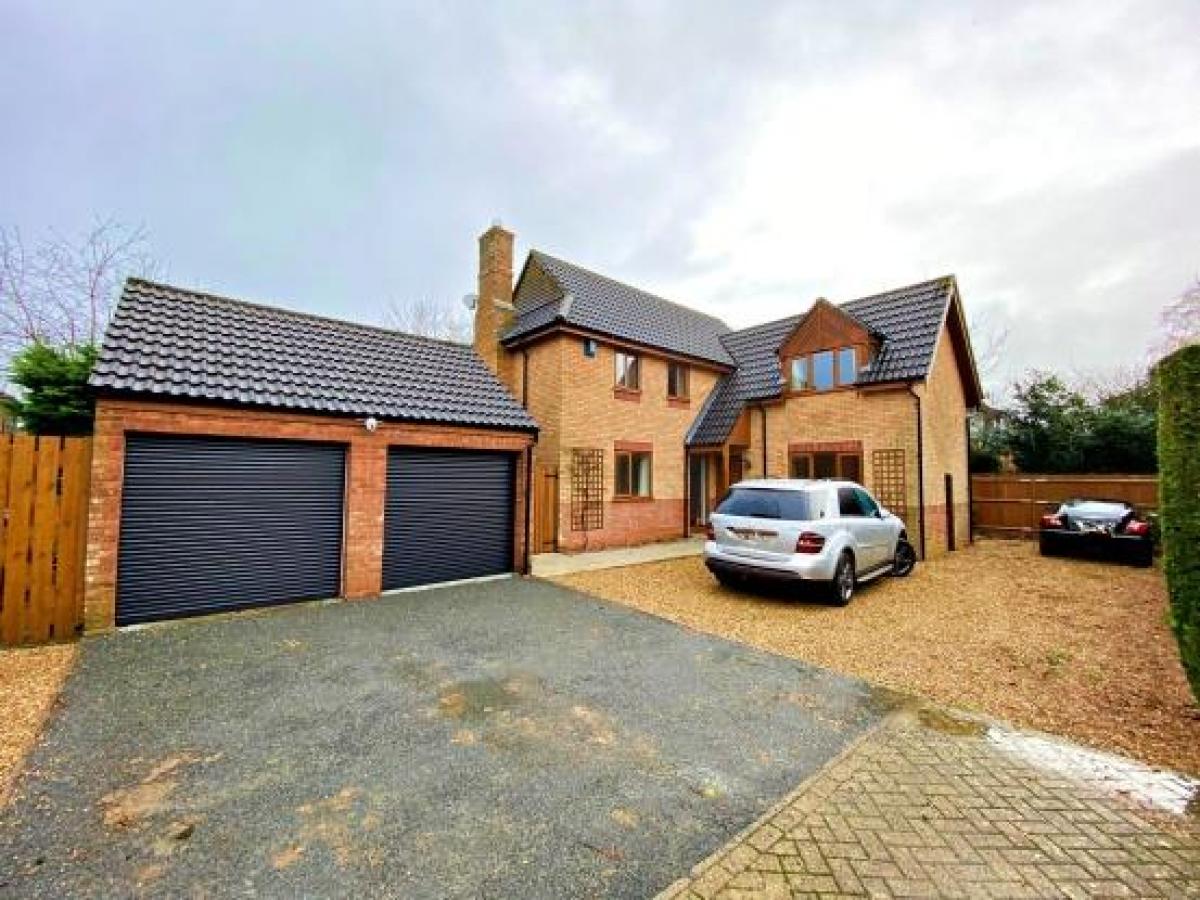 4 bedrooms House in Northampton, United Kingdom No. 317