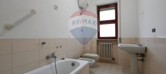 4 rooms Apartment in Bari, Italy No. 39363 17