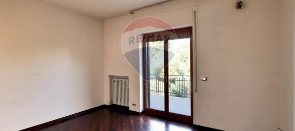 4 rooms Apartment in Bari, Italy No. 39363 11