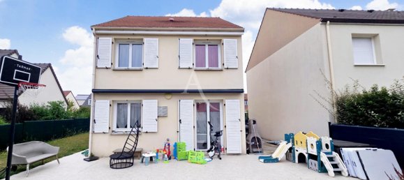 3 bedrooms House in Gisors, France No. 327343 2