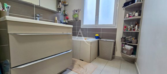 3 bedrooms House in Gisors, France No. 327343 8