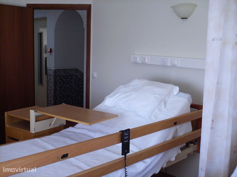 400m² Commercial property in Lisbon, Portugal No. 306971