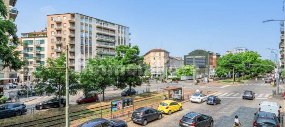 2 bedrooms Apartment in Milan, Italy No. 369941 9