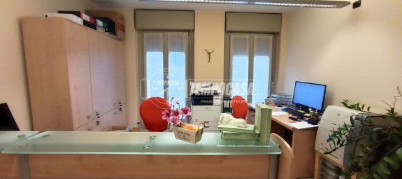 Escritório em Bergamo, Italy 90 m² N.º 313781 2