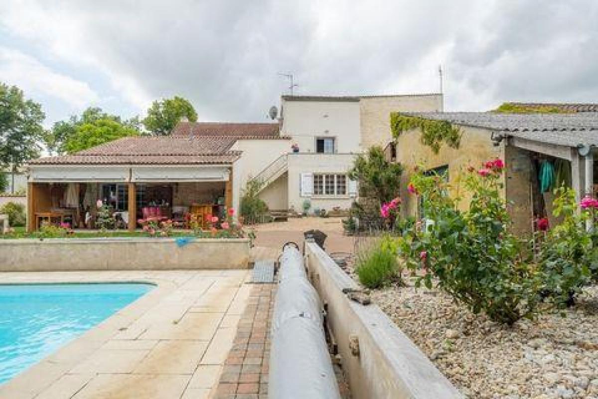 Casa de 5 dormitorios en La Rochelle, France No. 32590