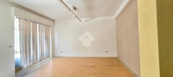 600m² Commercial property in Notaresco, Italy No. 361671 2